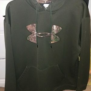 Under Armour sweatshirt